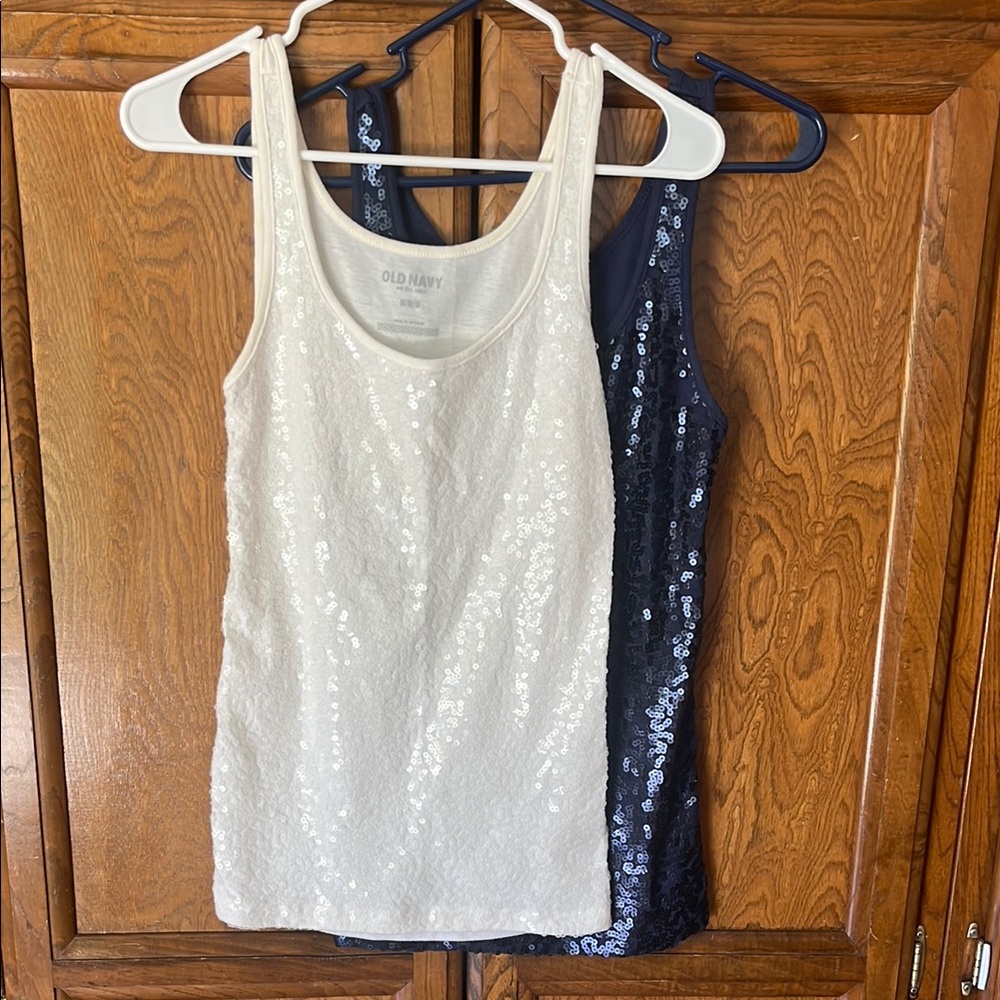 Bundle Old Navy Sequence Tank Tops White And Navy Blue Size Women’s Medium